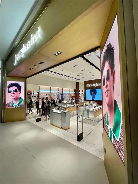 sunglass hut dubai